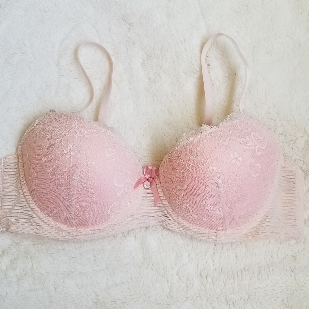 Marilyn Monroe Bra. Light Pink with lace.